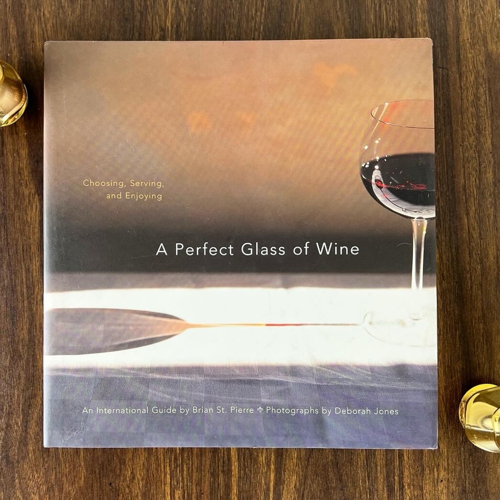 Perfect Glass of‎ Wine Coffee Table Book 📖